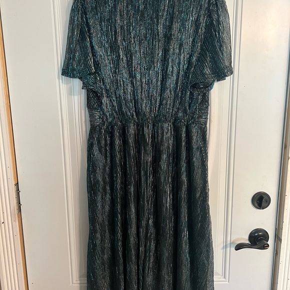 Bloomchic Dress - Picture 2 of 6